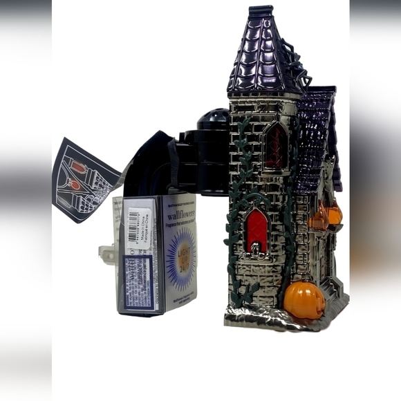NWT Bath & Body Works Haunted Castle Projector Wallflower fragrance plug - Picture 3 of 4
